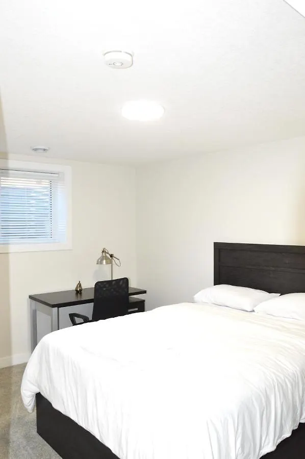 Secondary Suite, Separate Entrance Nw Calgary 0*,  Canada