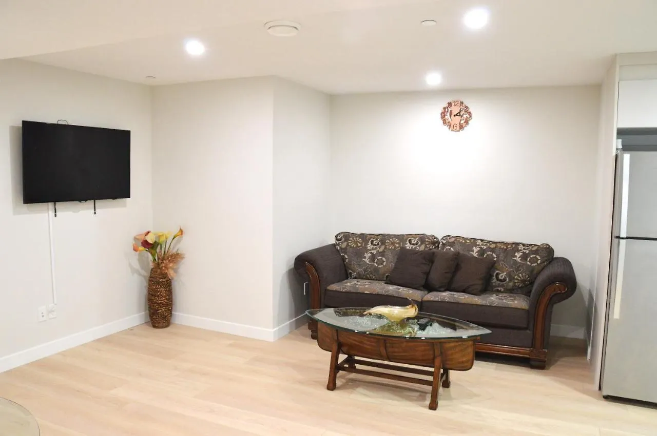 Secondary Suite, Separate Entrance Nw Calgary Canada