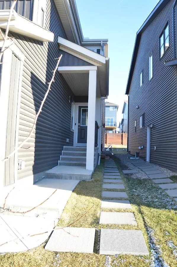 Secondary Suite, Separate Entrance Nw Calgary Canada